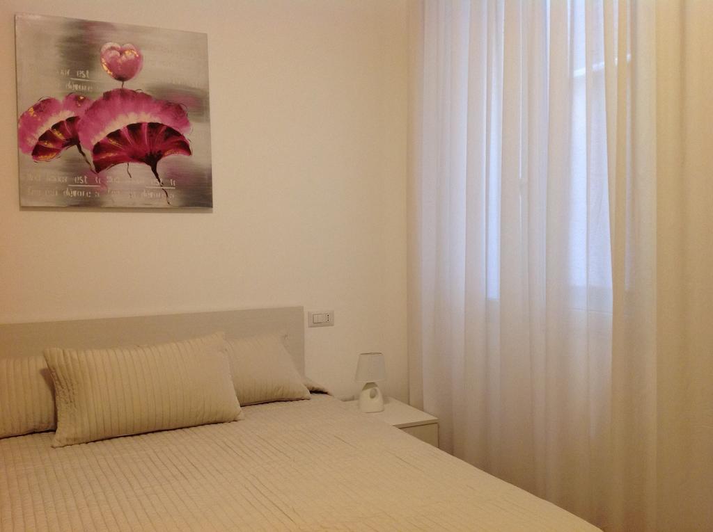 B&B A Casa Di Amici Giardini-Naxos Szoba fotó